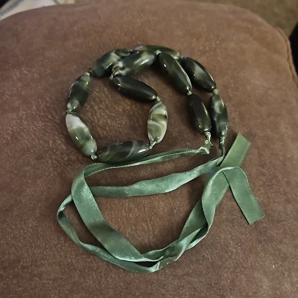 HANDMADE Moss Acrylic Marble Bead Ribbon Knotted Bow Necklace - Picture 6 of 6